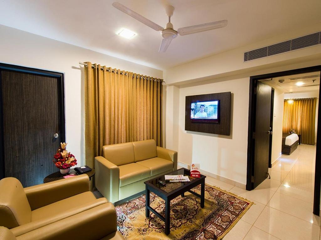 Plaza Hotel Trichy Tiruchirappalli Εξωτερικό φωτογραφία